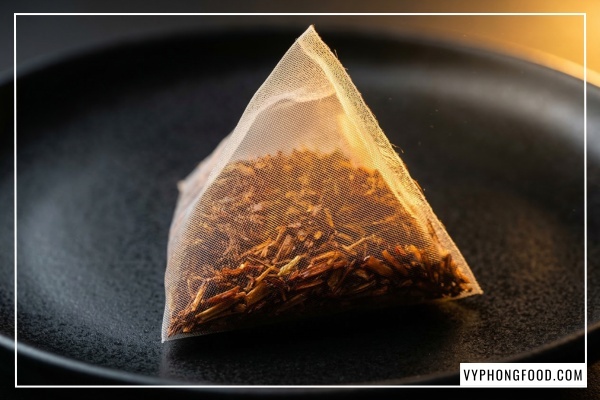 Hình ảnh minh họa so sánh chi tiết giữa hồng trà Rooibos Nam Phi (không caffeine, ít tannin) và trà xanh, trà đen truyền thống.