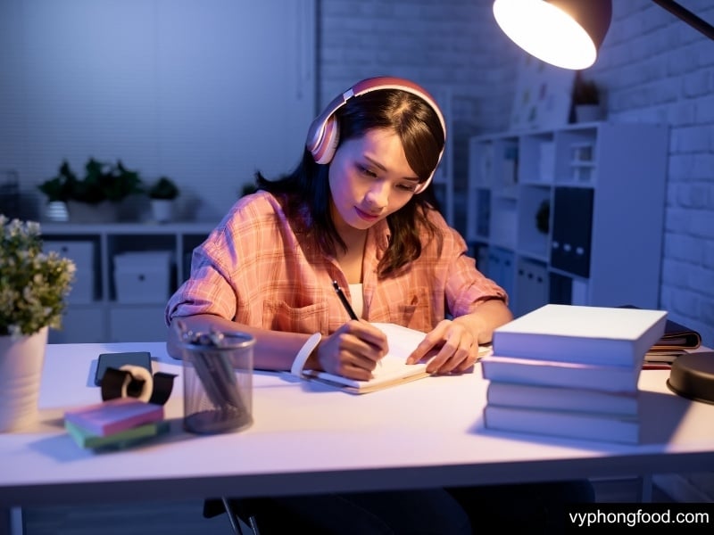 South African Rooibos Tea as a gentle study fuel, caffeine-free, antioxidant-rich herbal tea that supports focus, brain health, calm mood, hydration, and better sleep with simple hot or iced brewing.