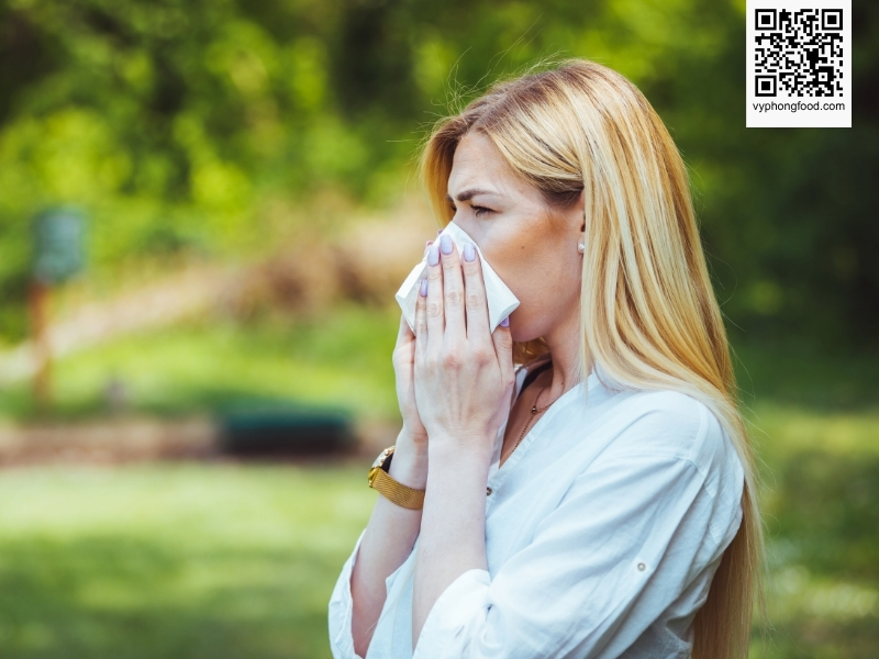 Image illustrating scientific research from the University of Cape Town showing that South African rooibos tea may help reduce nasal allergy symptoms thanks to natural bioflavonoids such as quercetin and rutin.