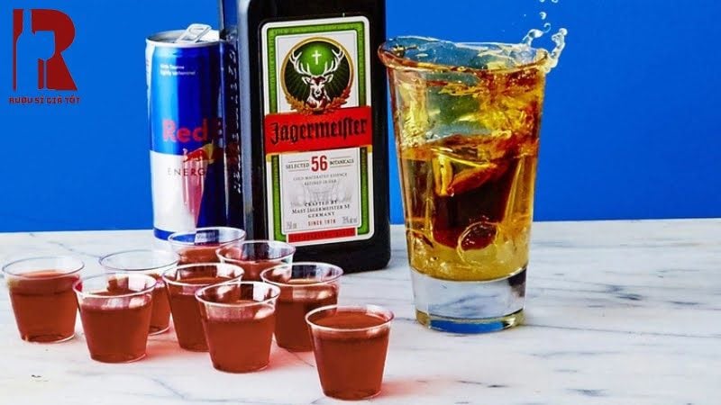 Jagerbomb - cách uống kinh điển của rượu con nai
