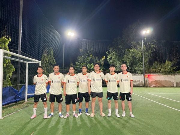 Mẫu áo thể thao cho đội do PUMA SPORT cung cấp