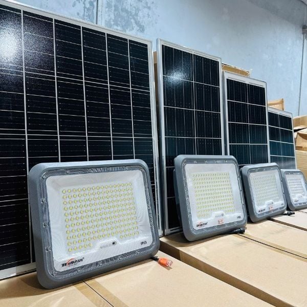 Đèn pha năng lượng mặt trời zealsun