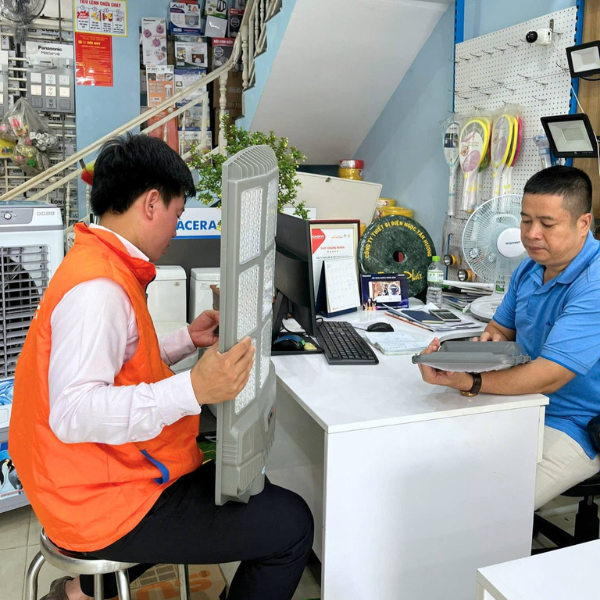 đội ngũ tư vấn đèn nlmt zealsun