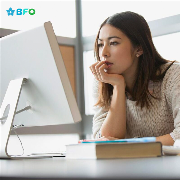 ngoi-trong-nha-nhieu-co-can-kem-chong-nang