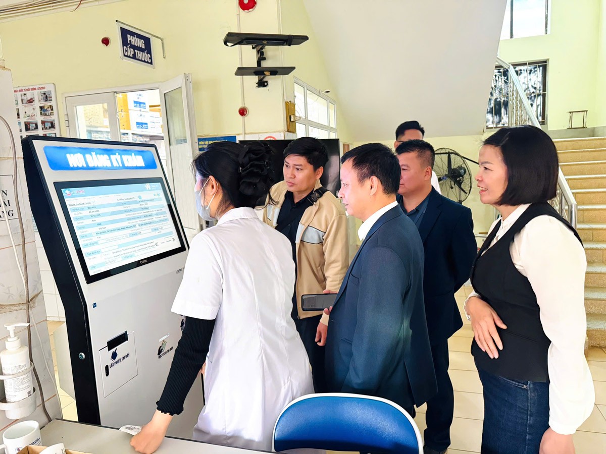 Đoàn công tác khảo sát hạ tầng máy chủ phục vụ triển khai bệnh án điện tử E-EMR tại Trung tâm Y tế Tuần Giáo