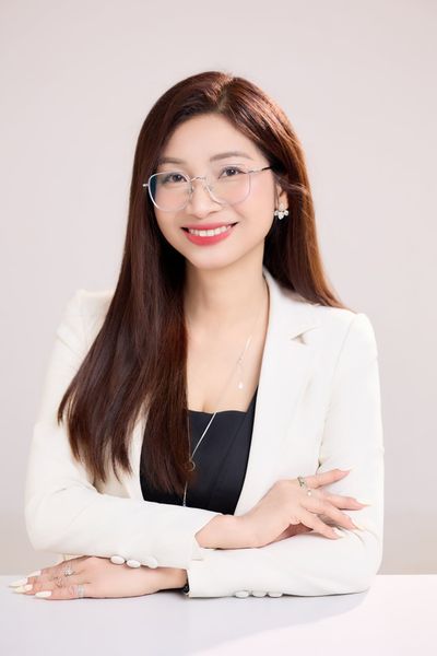 Ms Bình Vũ - Chị Gái Kế Toán