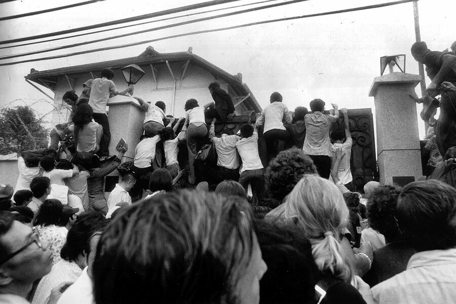 Những ngày cuối cùng trước sự sụp đổ của chính quyền Sài Gòn – Trích “Rời khỏi Sài Gòn”