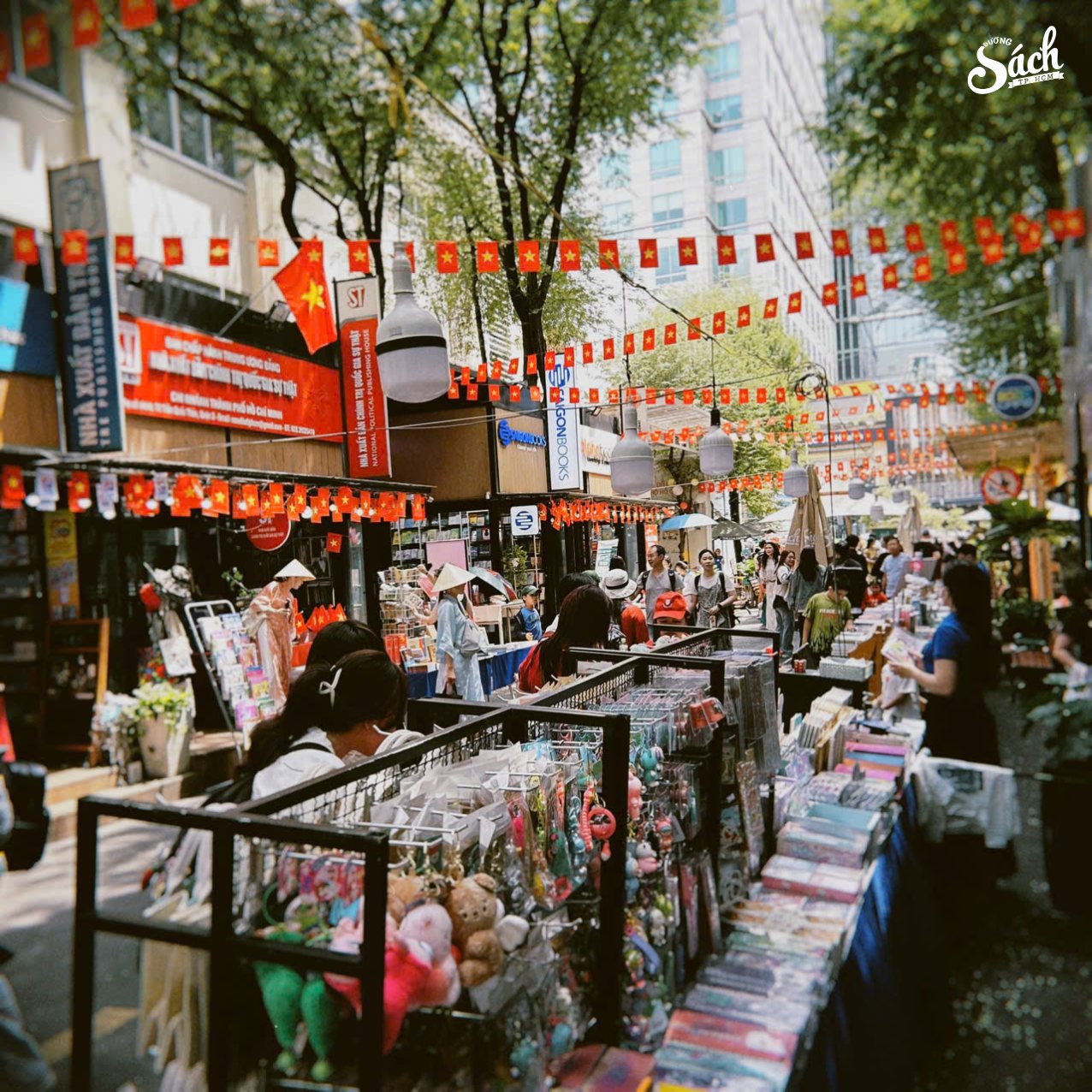 Hướng về ngày vui thống nhất: 7 tác phẩm không thể bỏ qua nhân dịp đại lễ 30/4