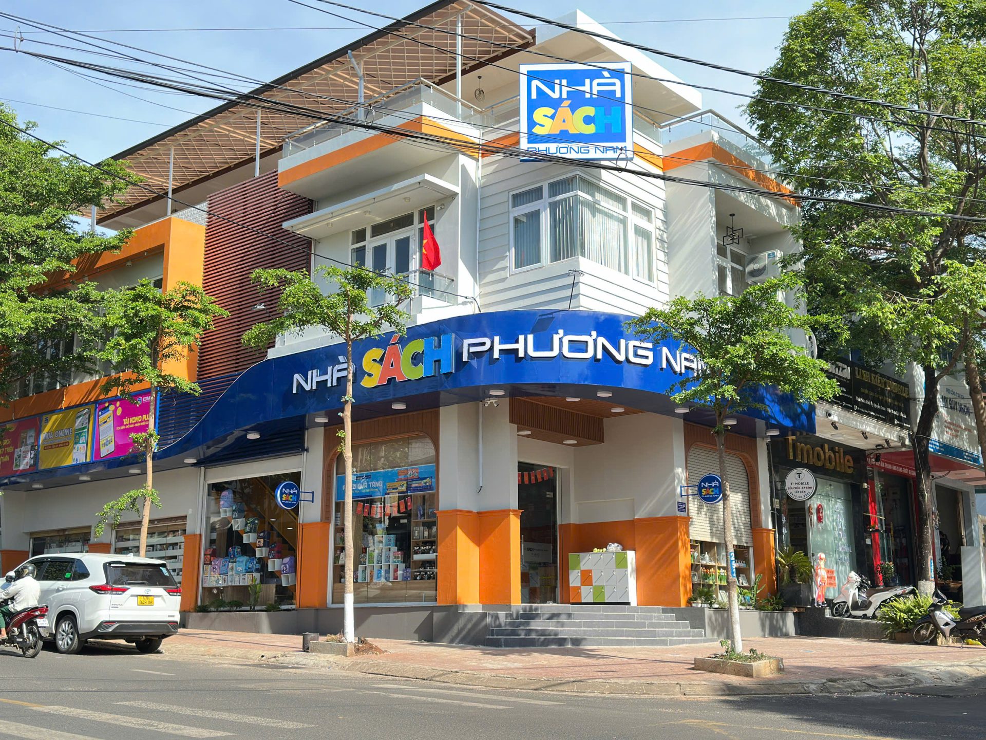 Khai trương Nhà Sách Phương Nam mới tại thành phố núi Buôn Ma Thuột