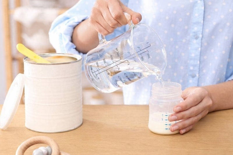 Pha sữa công thức đúng chuẩn