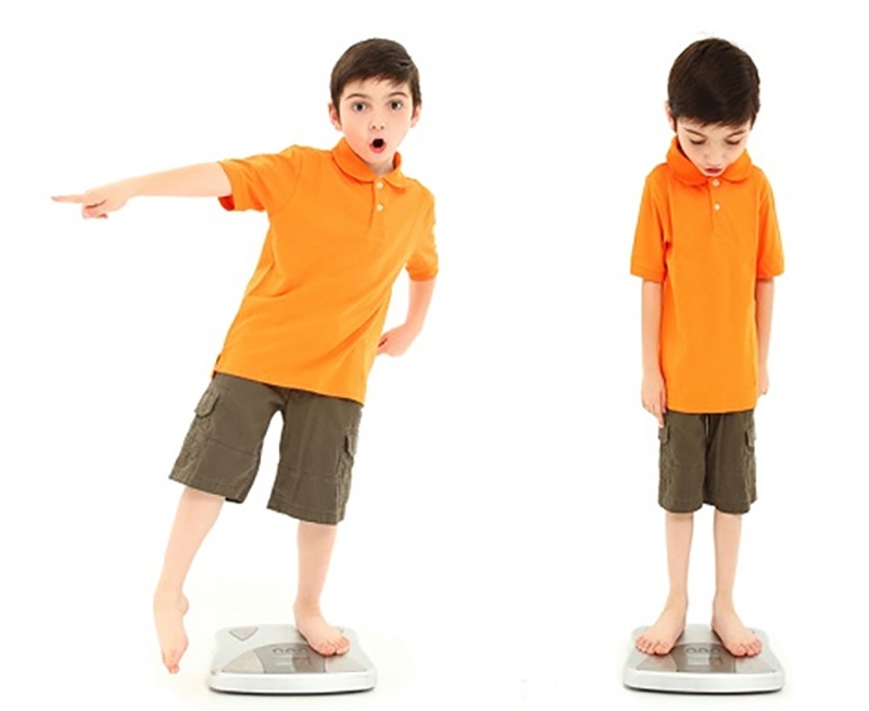 Bé chậm hoặc không lên cân là 1 dấu hiệu cần đổi sữa