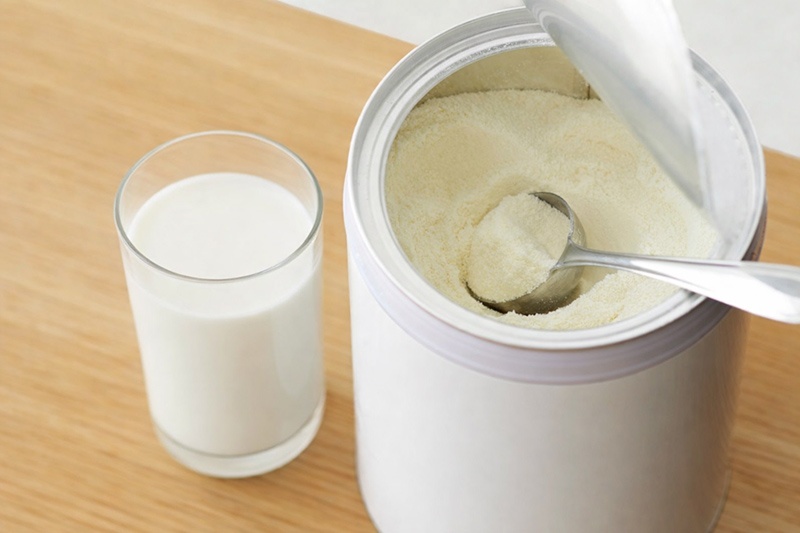 Hướng dẫn chi tiết cách pha sữa cho bé