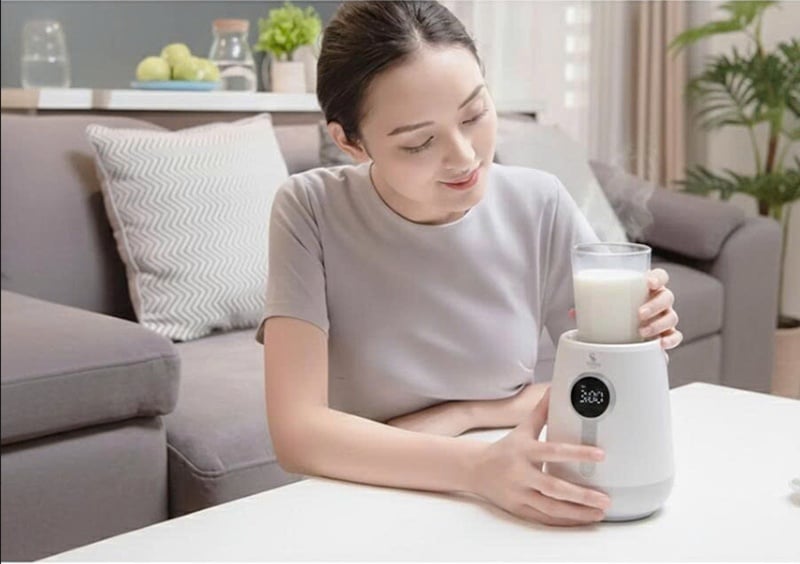 Việc có cần hâm nóng lại sữa công thức pha sẵn hay không phụ thuộc vào cách bảo quản