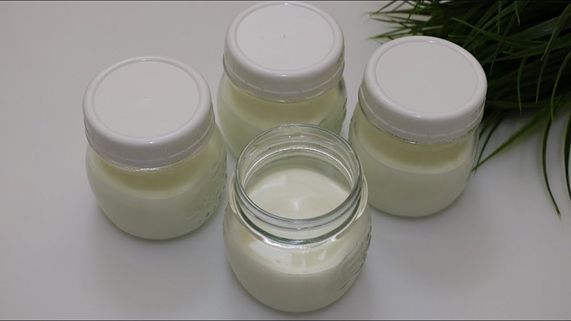 Sữa chua làm từ sữa công thức không chỉ giữ nguyên các dưỡng chất có trong sữa mà còn bổ sung thêm lợi khuẩn probiotics
