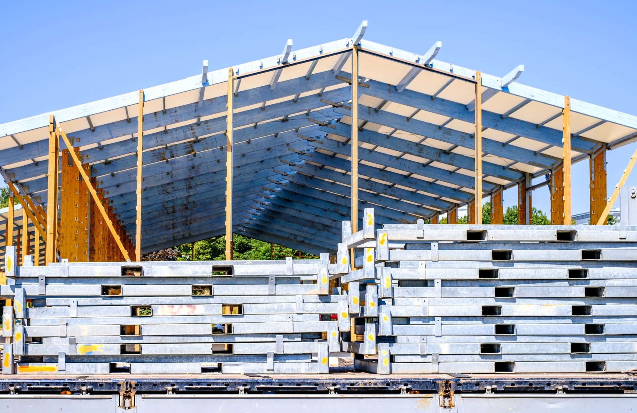 Khung nhà thép tiền chế được làm từ thép hộp