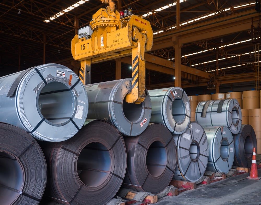 Thường xuyên làm sạch bề mặt để loại bỏ bụi bẩn, muối và tạp chất tích tụ, hạn chế nguy cơ ăn mòn cục bộ