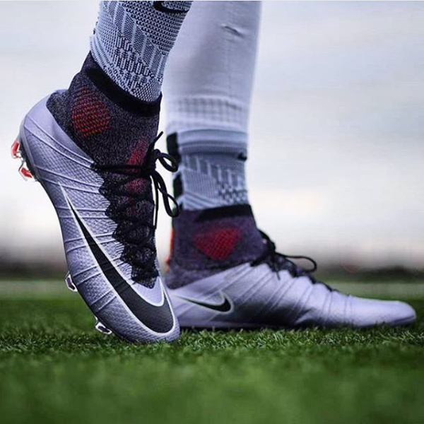 Giày Đá Bóng Cổ Cao