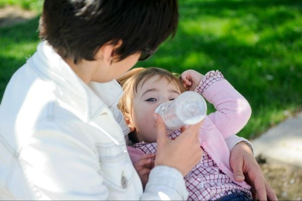 Cách pha sữa công thức với sữa mẹ - Nuvi Grow Height