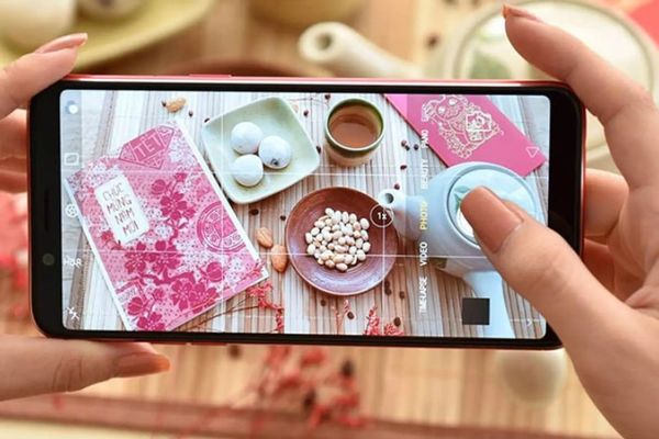 Đừng để âm thanh kém làm hỏng video Tết 2026: tại sao micro không dây là 'must-have' item?