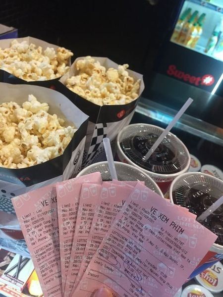 Top 10+ cách tạo dáng chụp ảnh trong rạp chiếu phim cực cool ngầu