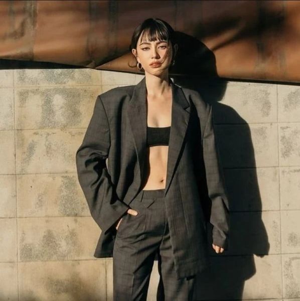 10+ cách tạo dáng chụp ảnh cá tính cực đẹp dành cho phái nữ