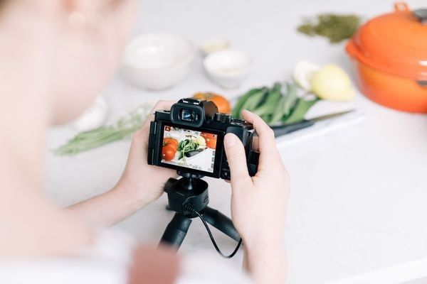 Điểm danh top máy ảnh quay vlog đỉnh nhất 2021