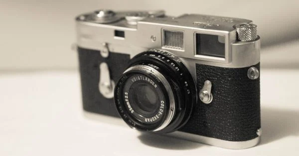 Máy ảnh cơ là gì? Phân biệt máy ảnh cơ và kỹ thuật số