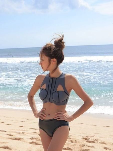 Top 14 kiểu tạo dáng chụp ảnh biển cực đẹp cho mọi lứa tuổi