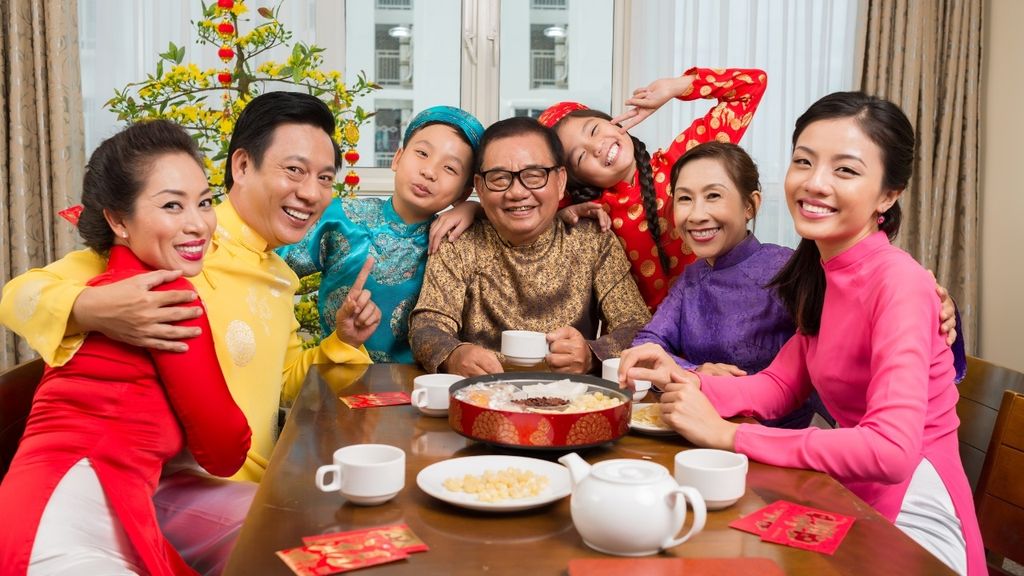 ​​Top 13+ concept chụp ảnh áo dài Tết nhẹ nhàng, xinh xắn