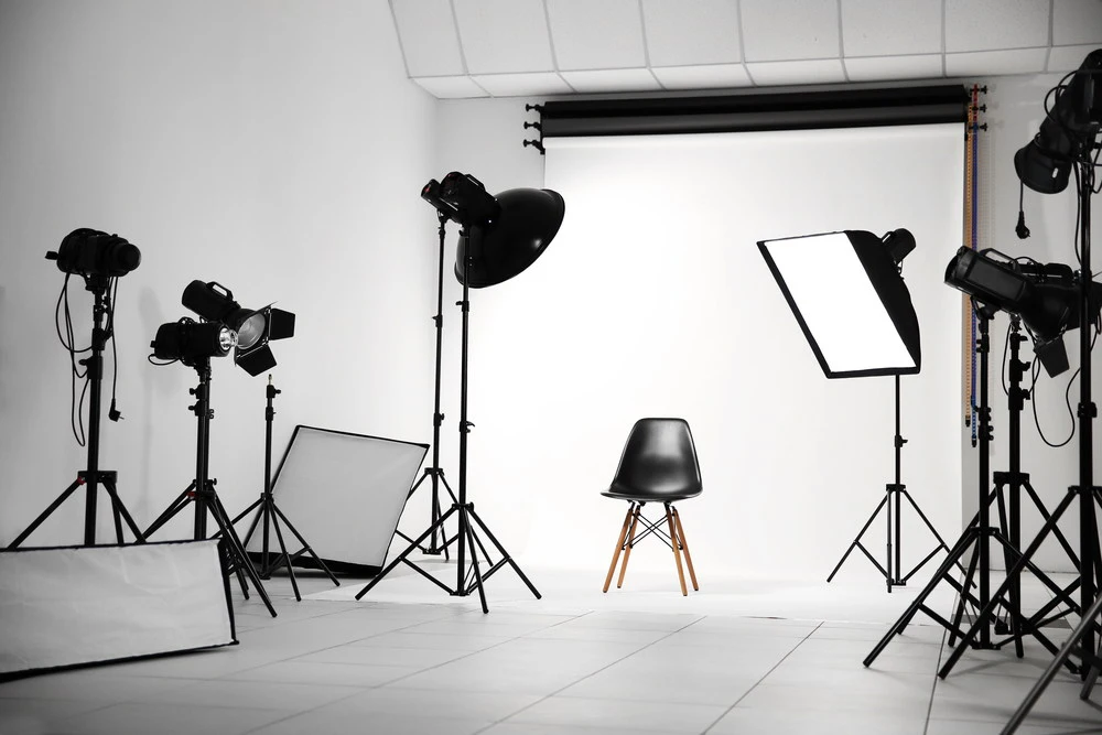 Setup Studio cần những loại đèn nào? Phân biệt các loại đèn trong quay phim
