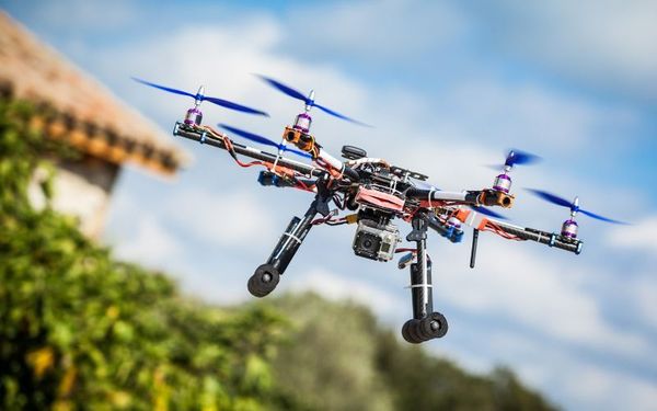 Drone là gì? Cách phân biệt Drone, UAV và Fly cam