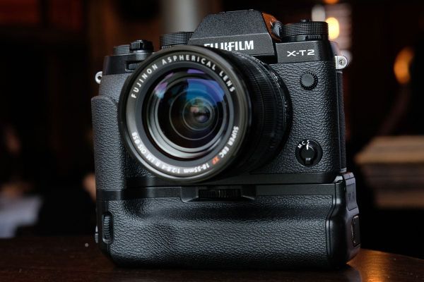 Grip máy ảnh là gì? Khám phá lợi ích của grip máy ảnh