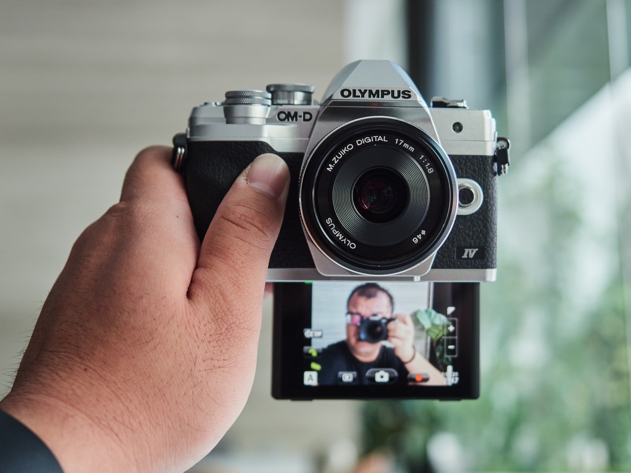 Máy ảnh OM SYSTEM OM-D E-M10 Mark IV