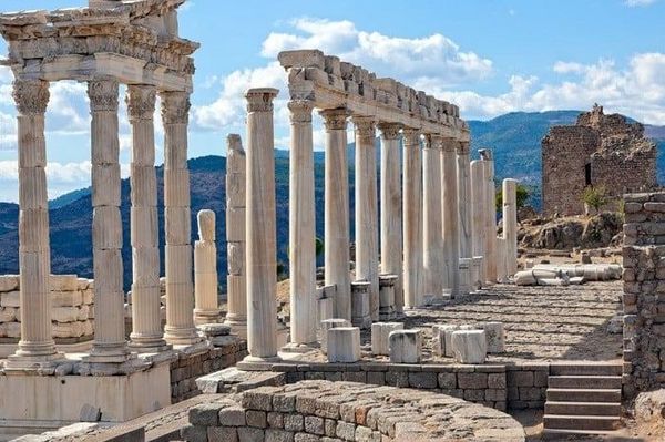 NGÀY 02: ATHENS                                                                   (Ăn sáng trên máy bay, trưa, tối)