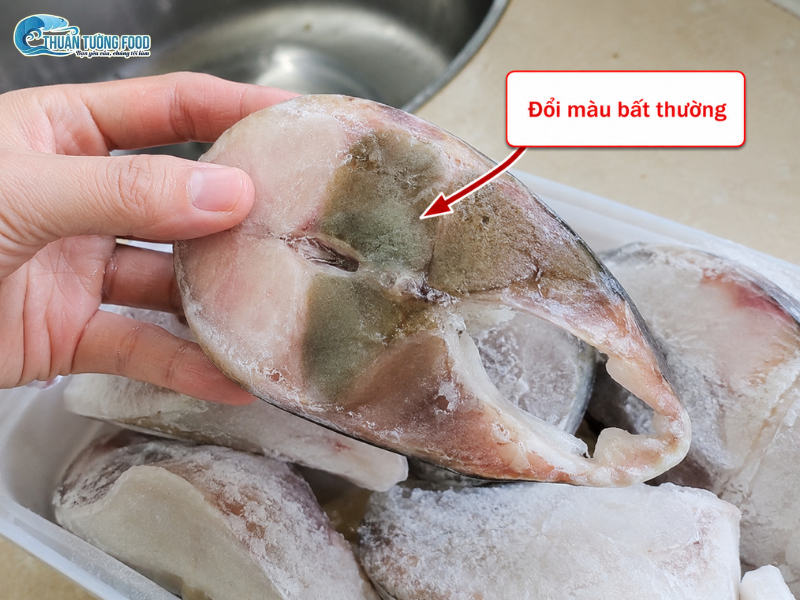 thuan-tuong-food-doi-mau-bat-thuong-cho-thay-thuc-pham-co-the-da-bi-oxy-hoa-hoac-hu-hong