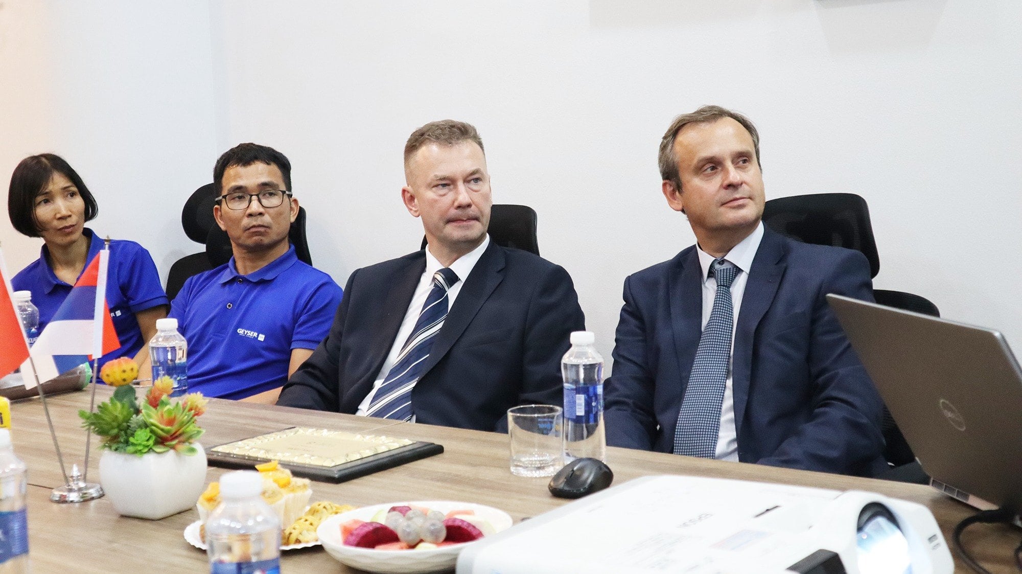 Tập Đoàn Geyser Nga Thăm Showroom KingWater