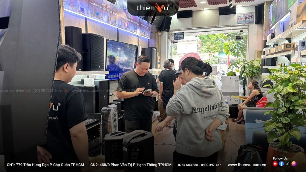 nhan-vien-thien-vu-audio-quan-5-tphcm-tu-van-nhiet-tinh