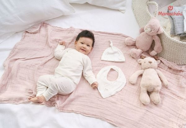 Trang phục thoải mái từ chất liệu tự nhiên giúp bé có giấc ngủ sâu và an lành