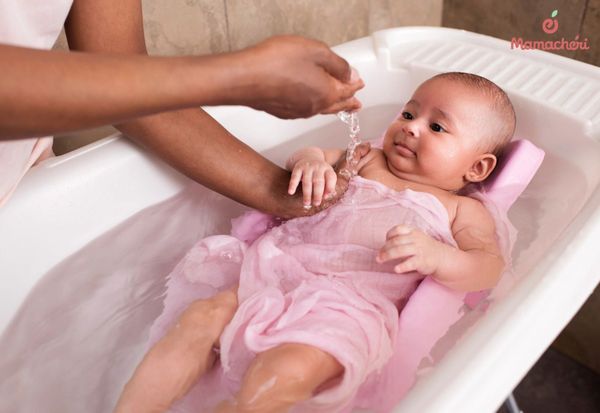 Sản phẩm chăm sóc da dịu nhẹ giúp nâng niu làn da nhạy cảm của con.