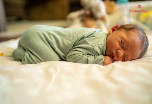 Chất liệu cotton và sợi tre mang đến sự thoáng mát, an toàn cho làn da non nớt của bé.