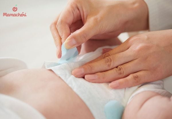 Cách mặc bỉm mới đúng cách khi mặc bodysuit