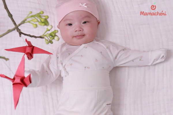 Cạp quần bản lưng lớn Mamacheri giúp giữ ấm và không gây hằn trên bụng bé