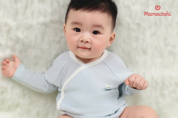 Chọn quần áo phù hợp để bé khỏe mạnh khi nằm trong điều hòa, hoặc quạt