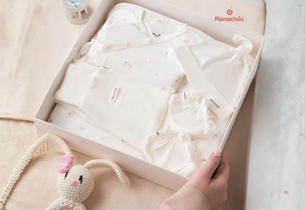 Lựa chọn set đồ đồng bộ giúp mẹ thảnh thơi hơn trên hành trình đón con.