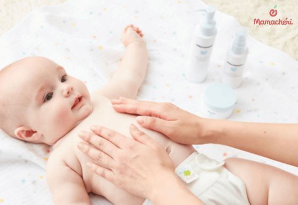 Sản phẩm chăm sóc da dịu nhẹ giúp nâng niu làn da nhạy cảm của con.