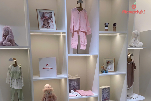 Trải nghiệm không gian mua sắm cao cấp và đầy đủ quần áo phụ kiện trẻ em Mamacheri