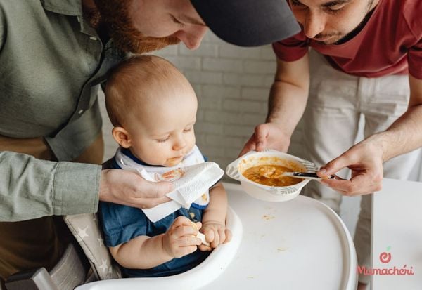 Yếm chống thấm giúp hạn chế thức ăn dính vào quần áo