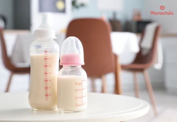 Lựa chọn bình sữa phù hợp giúp bé làm quen với việc bú bình dễ dàng hơn.