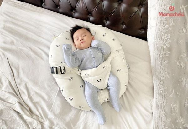Gối hỗ trợ bé hít thở dễ dàng và cải thiện chất lượng giấc ngủ sâu.