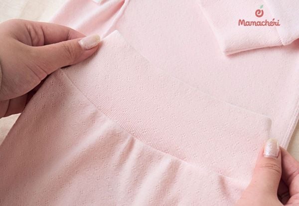 Chọn quần áo sơ sinh mùa hè ưu tiên chất liệu thoáng mát, thấm hút tốt
